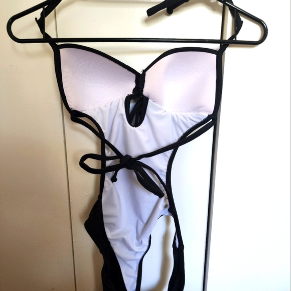 VENUS one piece swim suit - Picture 3 of 6